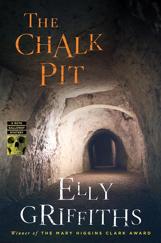 The Chalk Pit (Ruth Galloway Mystery) cover image